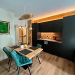 Dubovy Dul Apartment *